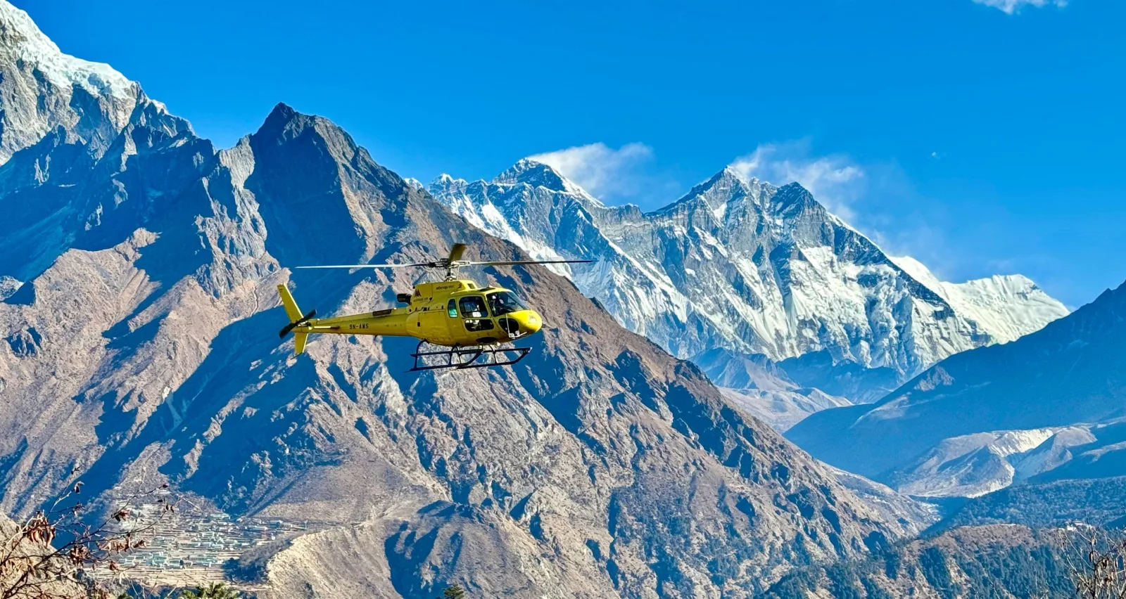 Kathmandu: Everest Helicopter Tour with Landing & Breakfast